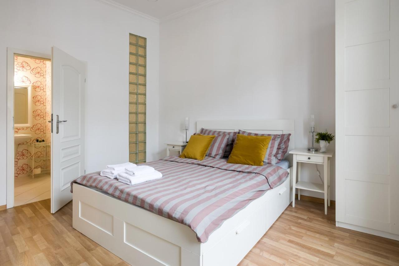 Discover Krakow Apartments - 3 Rakowicka St - Classic Apartments Near Main Station - Netflix Exterior photo